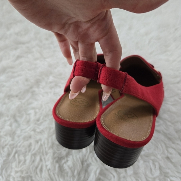 White Mountain Women's Boreal Slingback Heels. Color: Cruella Red Fabric. Size 9 - Picture 4 of 7